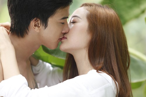 Những nụ hôn ngọt ngào của sao Hoa ngữ trong đám cưới  VnExpress Giải trí