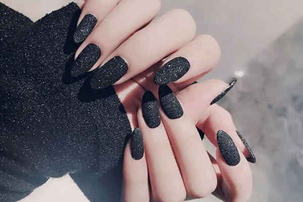 Sơn móng tay màu đen Tưởng nhạt nhoà mà sang hết nấc với 5 kiểu nail đẹp  này  Làm đẹp  Việt Giải Trí