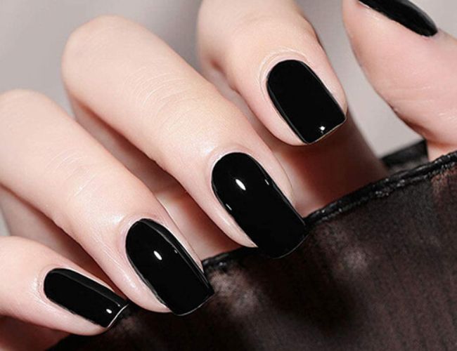 Những mẫu nail đen ĐỘC LẠ và ấn tượng cho cô nàng cá tính